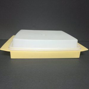 Vintage-Tupperware-4-Piece-Deviled-Egg-Keeper 723-3 Harvest Gold